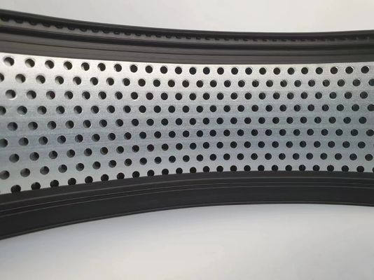 ยาง Trim Cap สีดํา J ประเภท Trim Cap Strip Rolls ความกว้างที่สามารถปรับแต่งได้ สําหรับช่องจดหมาย Trim Cap